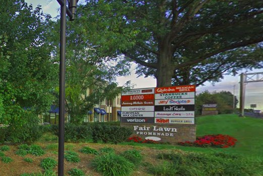 The well groomed lawn and aesthetic sign that can be seen as you enter Promenade Boulevard.