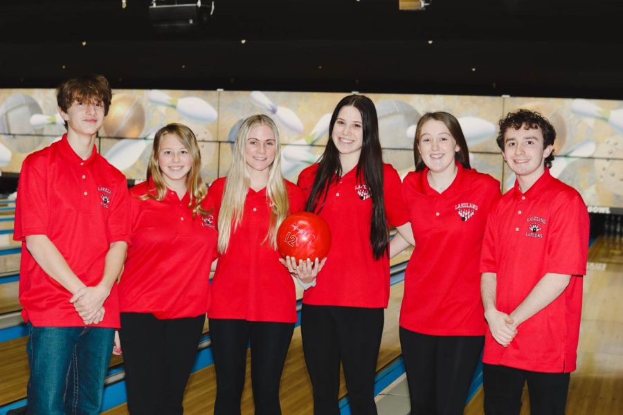 The Lakeland Bowling seniors help new bowlers joining the team.