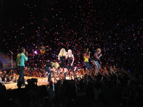 Taylor Swift singing to thousands of her fans at her last concert, many of whom will be missing out this time around.