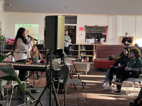 LRHS Wows at 2022 Winter Coffee House