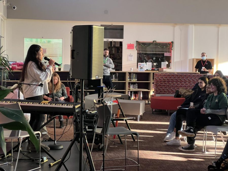 LRHS Wows at 2022 Winter Coffee House