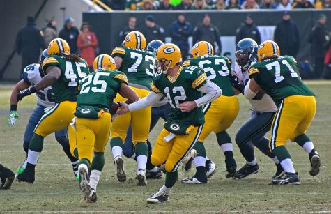 Aaron Rodgers hands off the ball to Ryan Grant during a game against the Seahawks.