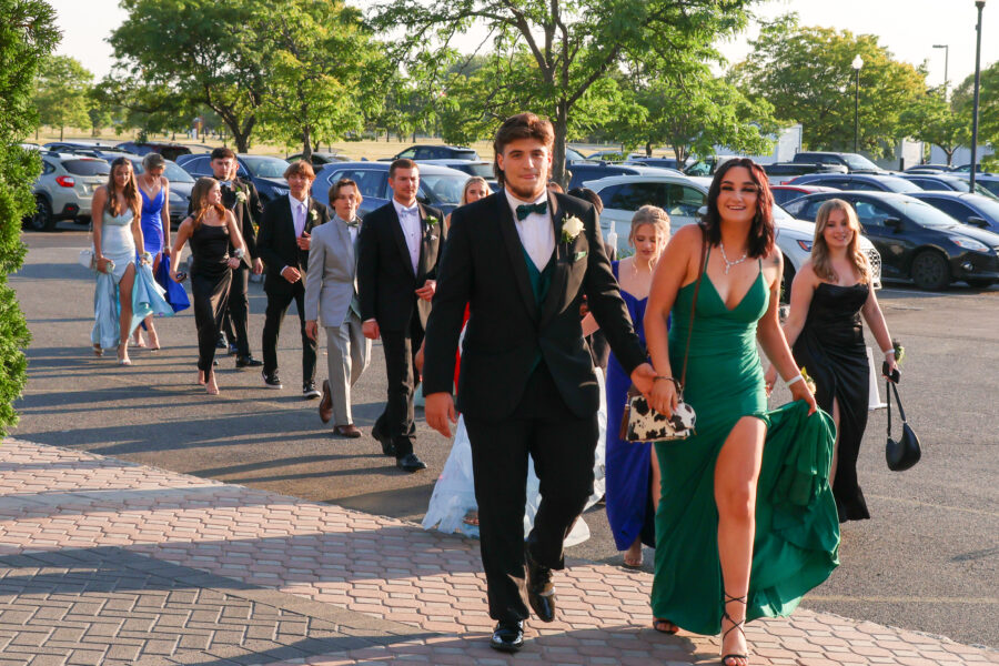 Seniors strutting into prom!