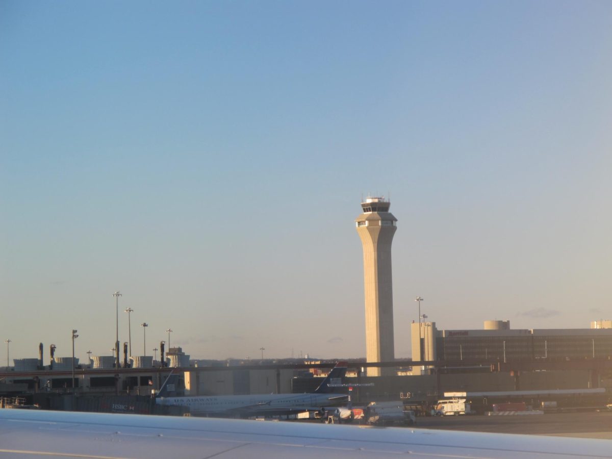 Newark airport and control tower.

By Sterilgutassistentin (CC BY-SA 3.0)