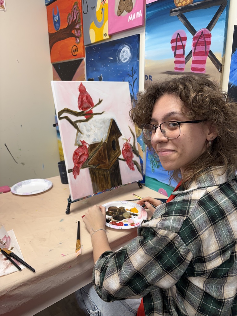 Sophomore Mia Shelton displays her creativity and artistry. 